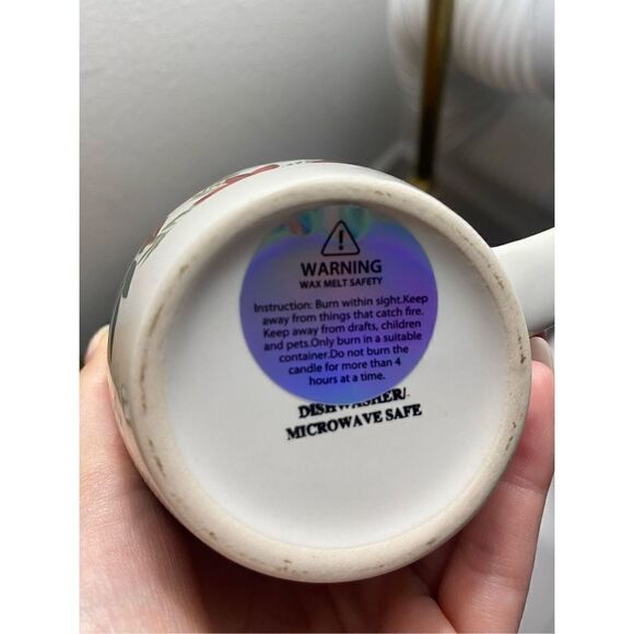 Pointsetta Mug With Christmas Wreath Candle - Picture 7 of 7